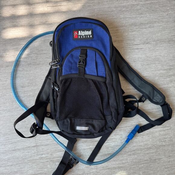 Alpine Design Hydration Pack Bag Hiking Backpack 2L Blue Gray - Picture 1 of 3